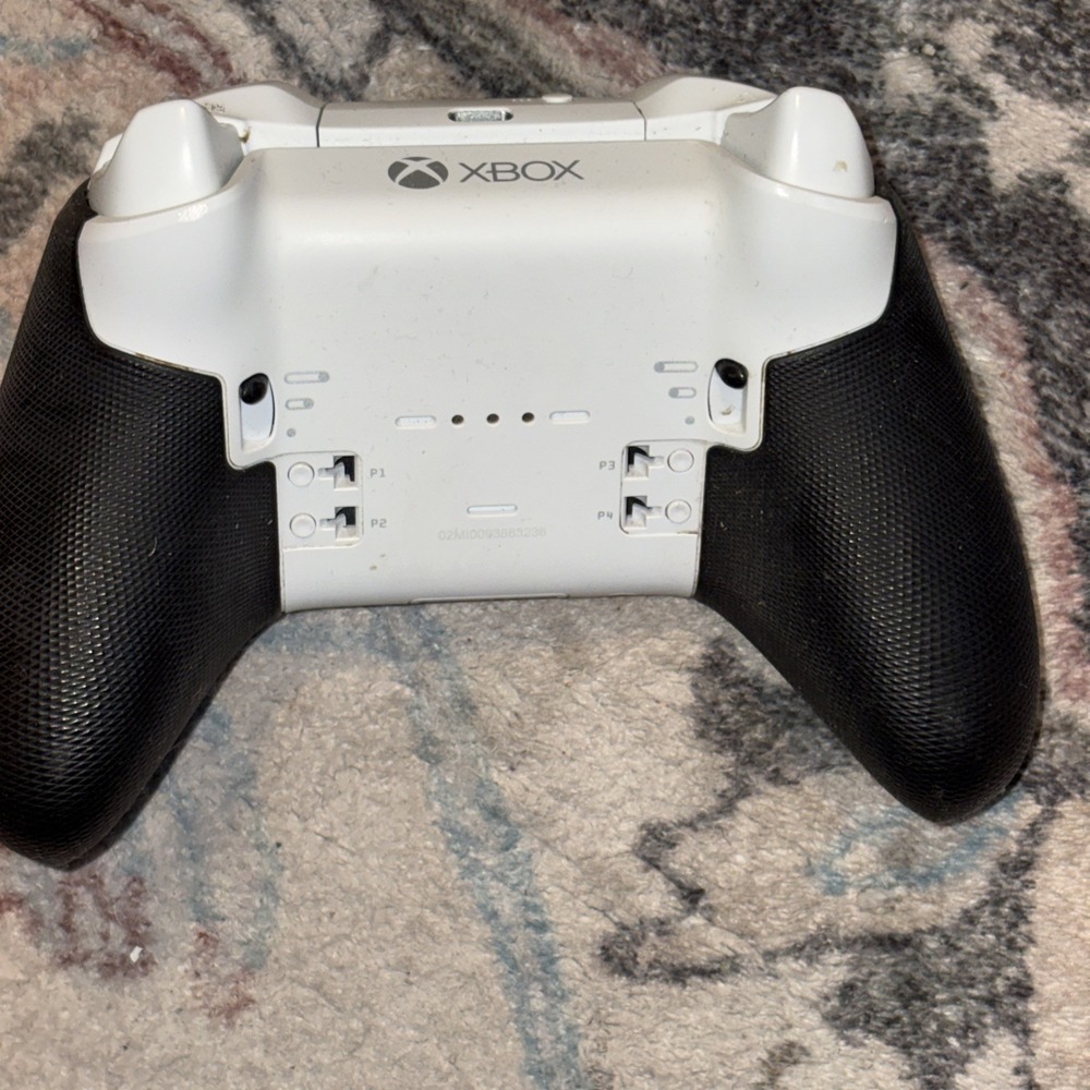 Microsoft Elite Series 2 Wireless Controller - Core READ DESCRIPTION - Picture 3 of 3